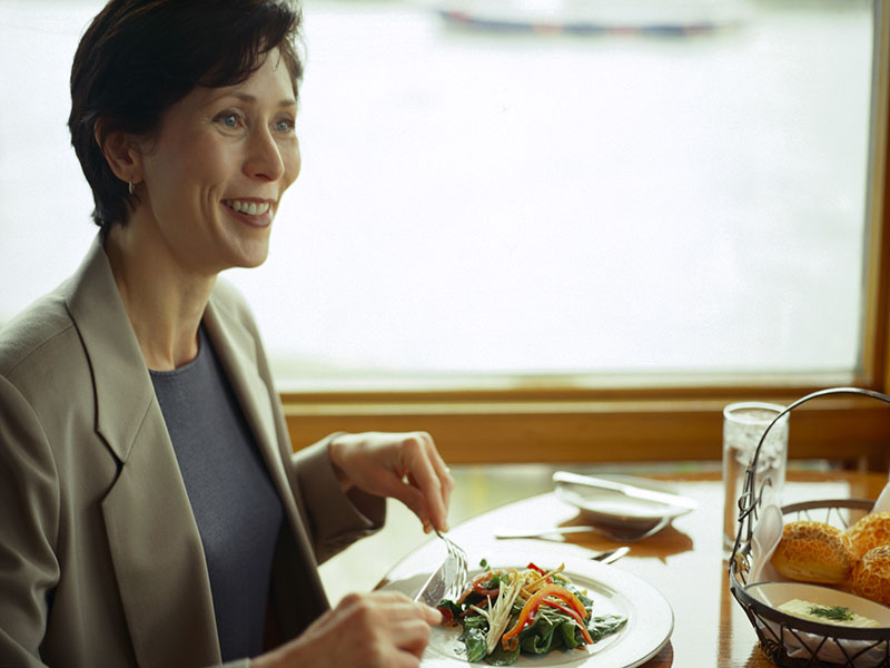 Eating Slower Tied to Lower Obesity Risk in Type 2 Diabetes