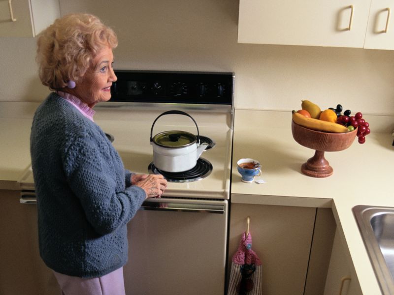 Home Discharge After Joint Surgery OK for Those Living Alone
