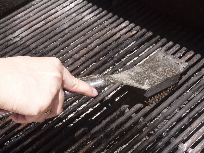 AMA Urges Caution With Use of Wire-Bristle BBQ Grill Brushes