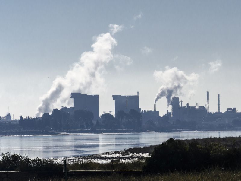Exposure to PM<sub>2.5</sub>, Ozone at Low Levels Linked to Mortality